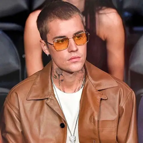 The sunglasses Justin Bieber in her music video Boyfriend | Spotern